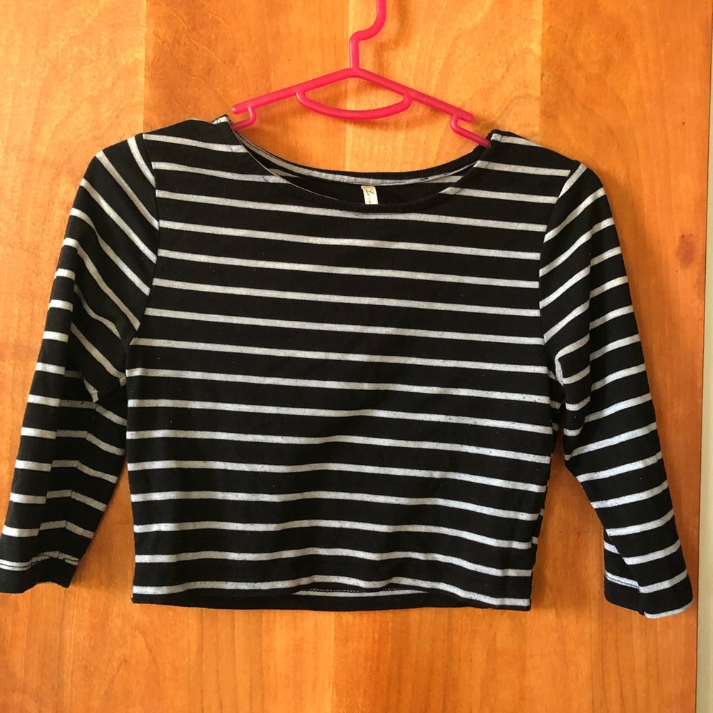 3/$25 ❤️ Black and gray striped crop top